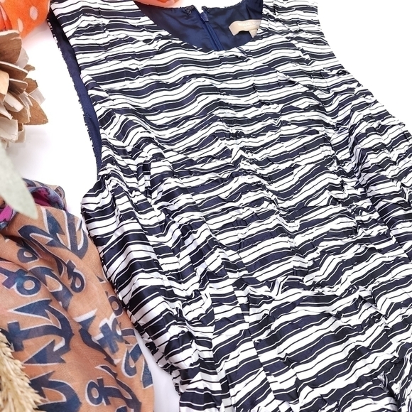 New Michael Kors Amazing Navy White Striped Crinkle Pleated Dress Sz 4 - Picture 4 of 16